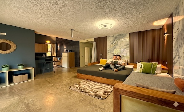 2 bedrooms, in-room safe, iron/ironing board, free WiFi