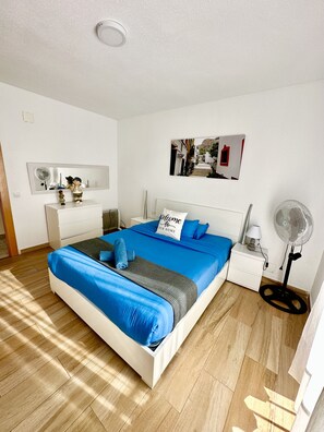 3 chambres, bureau, système d’insonorisation, fer et planche à repasser