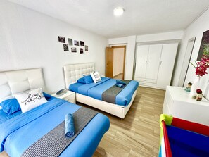 3 Schlafzimmer, Schreibtisch, schallisolierte Zimmer