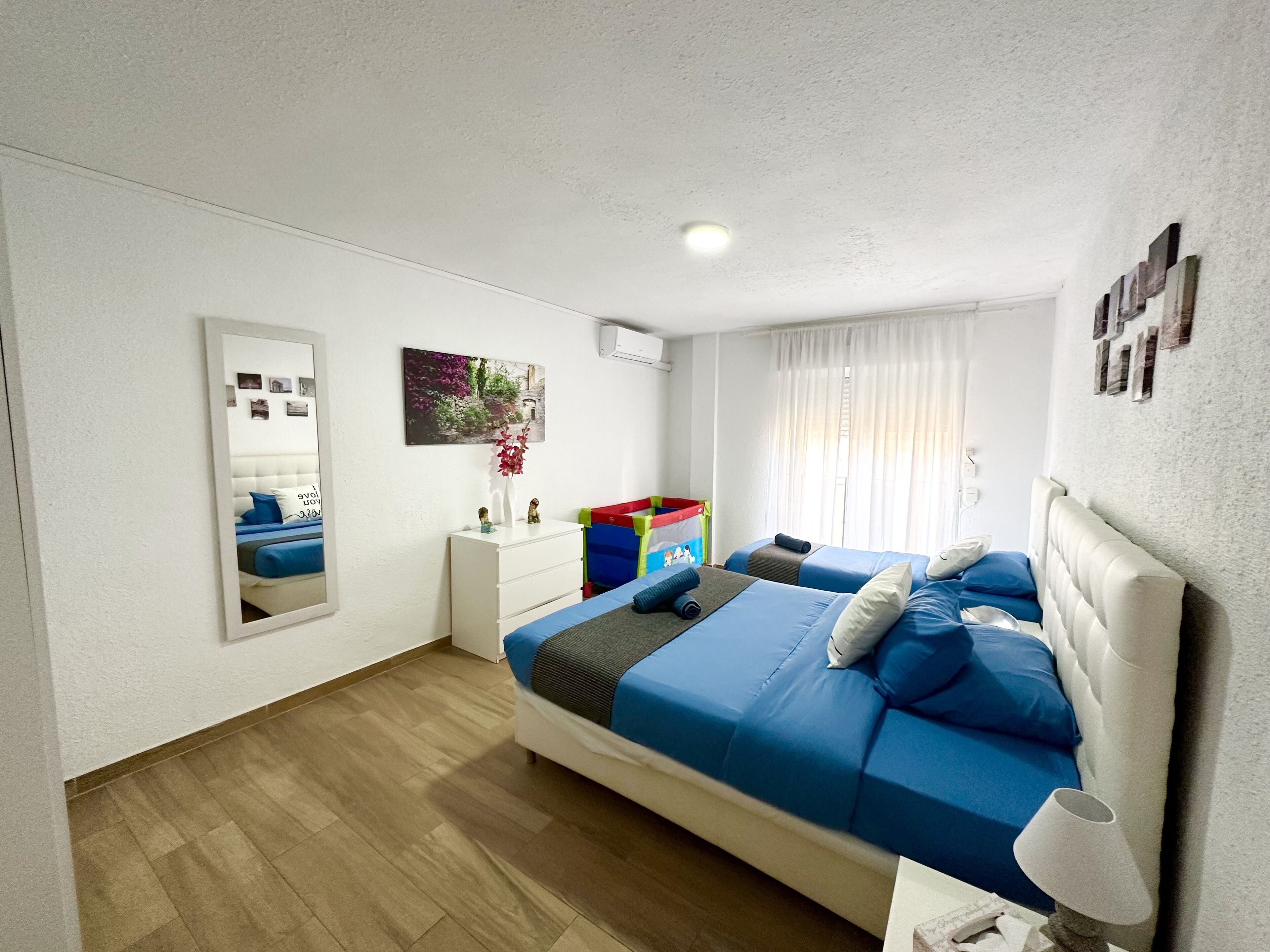 3 chambres, bureau, chambres insonorisées, fer et planche à repasser