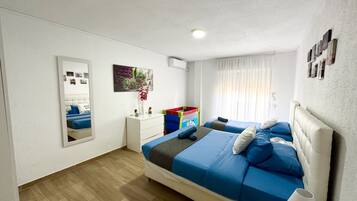 3 chambres, bureau, chambres insonorisées, fer et planche à repasser