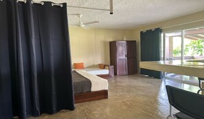 3 bedrooms, in-room safe, iron/ironing board, WiFi