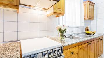 Refrigerador, microondas, horno, cafetera/tetera