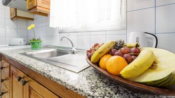 Refrigerador, microondas, horno, cafetera/tetera