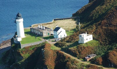 The Lighthouse Cottage - unique, spacious house with stunning seaviews