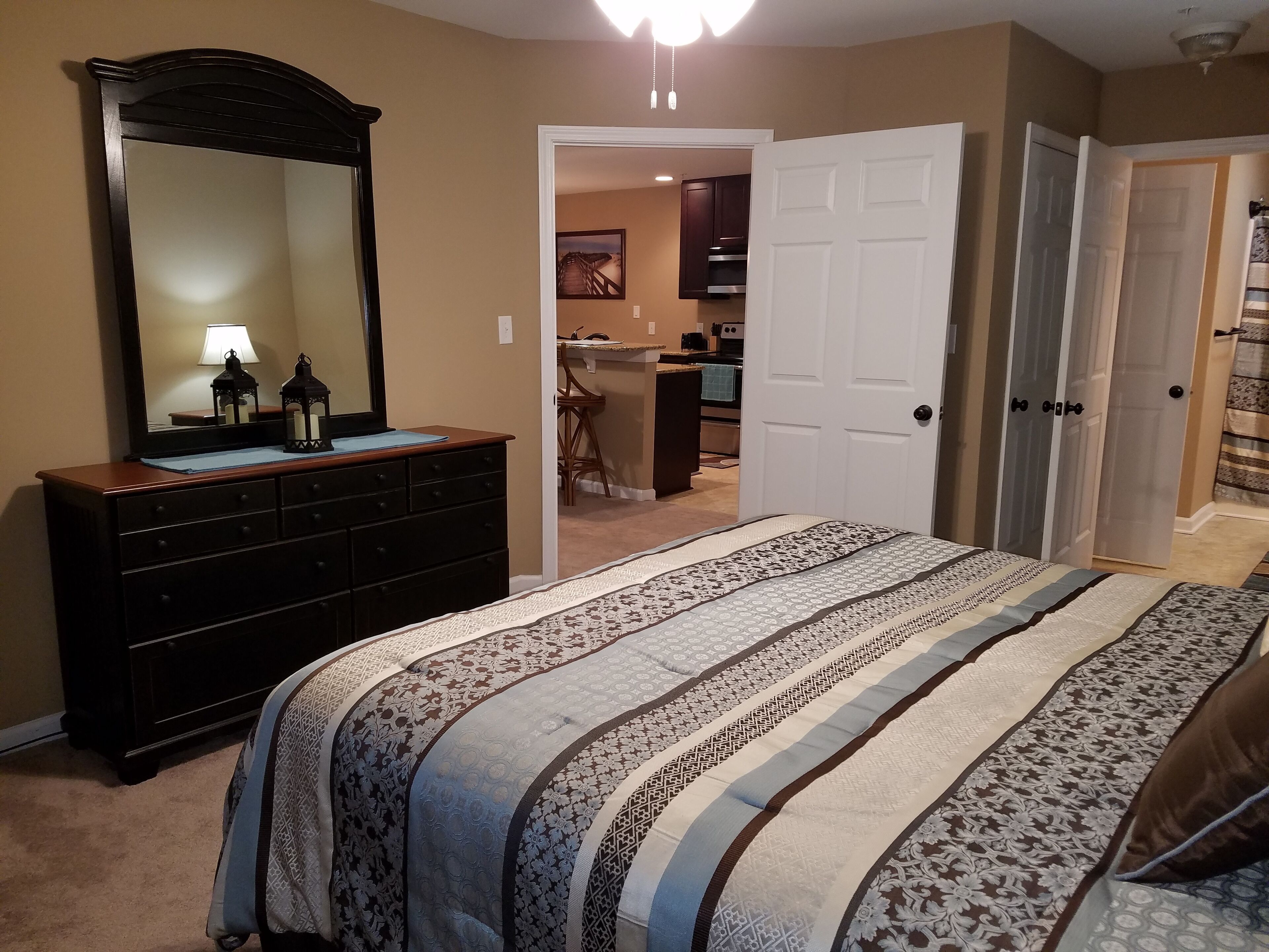 2 habitaciones, tabla de planchar con plancha, wifi y ropa de cama 