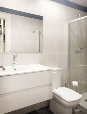 Shower, towels