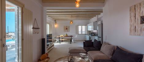 Televisie, een dvd-speler en een stereo