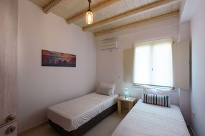 4 chambres, coffres-forts dans les chambres, fer et planche à repasser