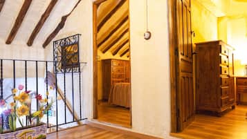 8 habitaciones, tabla de planchar con plancha y wifi gratis