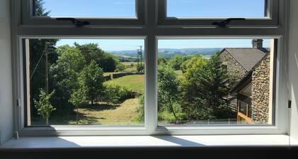 NEW, Quiet rural location, large enclosed garden,log burner, access to Kendal