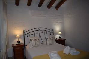 3 chambres, fer et planche à repasser, Wi-Fi, draps fournis