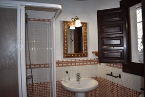 Douche, serviettes fournies