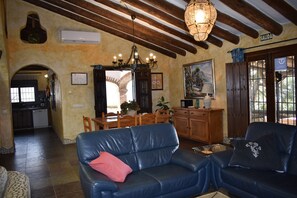 Interior - Finca Almencino with private pool for 6 people, fantastic sea views (Cómpeta)