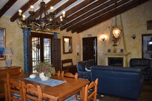 Dining - Finca Almencino with private pool for 6 people, fantastic sea views (Cómpeta)