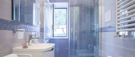 Shower, jetted tub, hair dryer, bidet