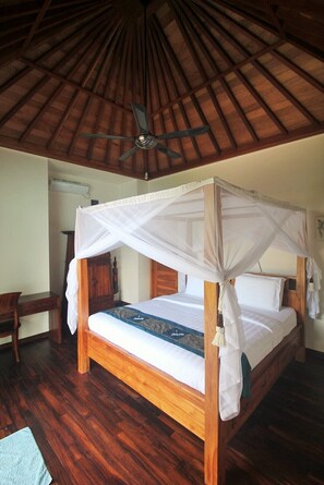 5 bedrooms, iron/ironing board, free WiFi, bed sheets - Canggu,Luxury villa 300 mts from Beach (North Kuta)