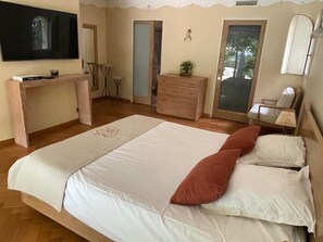 4 bedrooms, iron/ironing board, travel cot, free WiFi