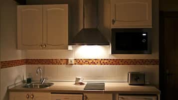 Réfrigérateur, micro-ondes, plaque de cuisson, lave-vaisselle