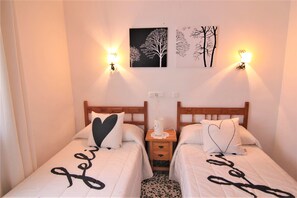 2 bedrooms, iron/ironing board, free WiFi, bed sheets