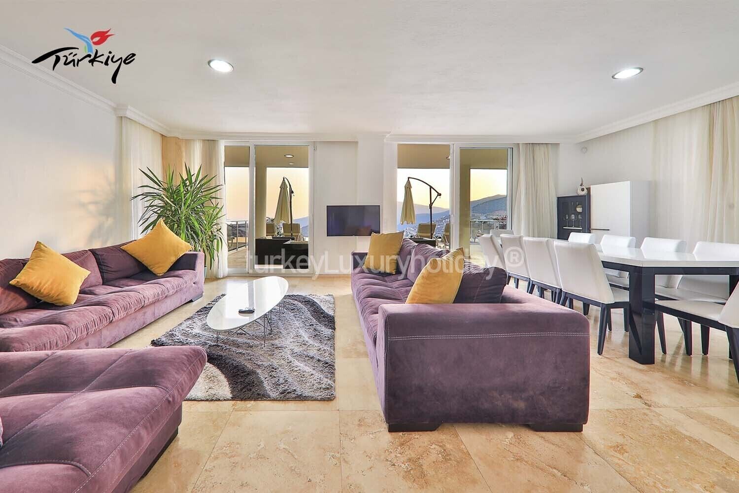 Luxury stylish 5 bedroom villa in a quiet location with wonderful sea views 