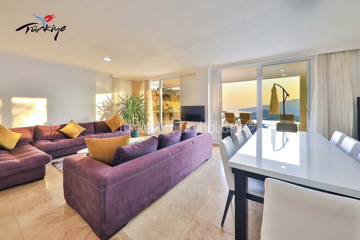 Luxury stylish 5 bedroom villa in a quiet location with wonderful sea views 