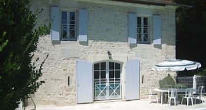 Besutiful traditional Charentaise house with private decked pool by the river