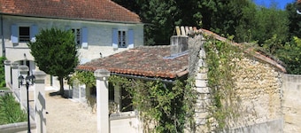 Besutiful traditional Charentaise house with private decked pool by the river