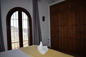 2 slaapkamers, een strijkplank/strijkijzer, gratis wifi, beddengoed