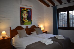 2 slaapkamers, een strijkplank/strijkijzer, gratis wifi, beddengoed