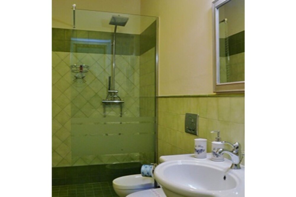 B & B LA ROLA GREEN ROOM