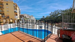 Pool - Ref: 250 Modern Sea View Apartment + Newly Renovated Pool, 5 min to Beach & Train , 1 minute to local busses and large supermarket (Fuengirola)