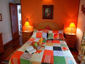 2 slaapkamers, een strijkplank/strijkijzer, gratis wifi, beddengoed