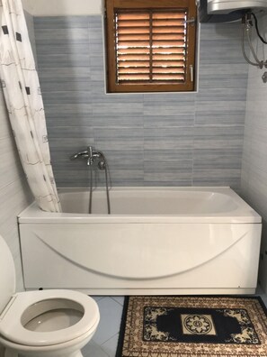 Dusche, Haartrockner, Handtücher, Seife