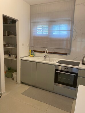 Refrigerador, horno, parrilla de estufa y lavavajillas 