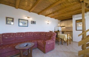 TV, fireplace, DVD player, stereo