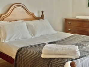 3 chambres, fer et planche à repasser, accès à Internet, literie fournie