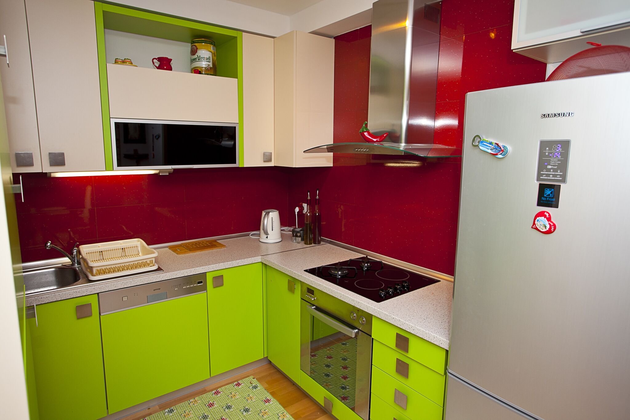Coffee/tea maker, fridge, microwave, oven