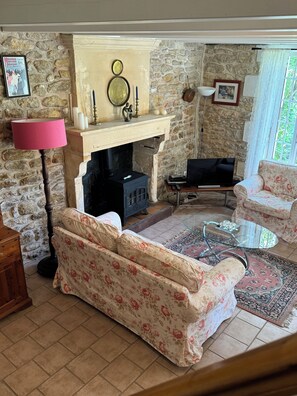 TV, fireplace, DVD player, stereo