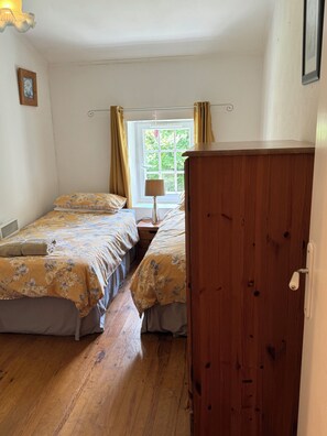 2 chambres, fer et planche à repasser, lit de bébé portatif, Wi-Fi