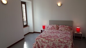 1 Schlafzimmer, Reisekinderbett, kostenloses WLAN, Bettwäsche