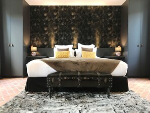 4 slaapkamers, een kluis op de kamer, een strijkplank/strijkijzer