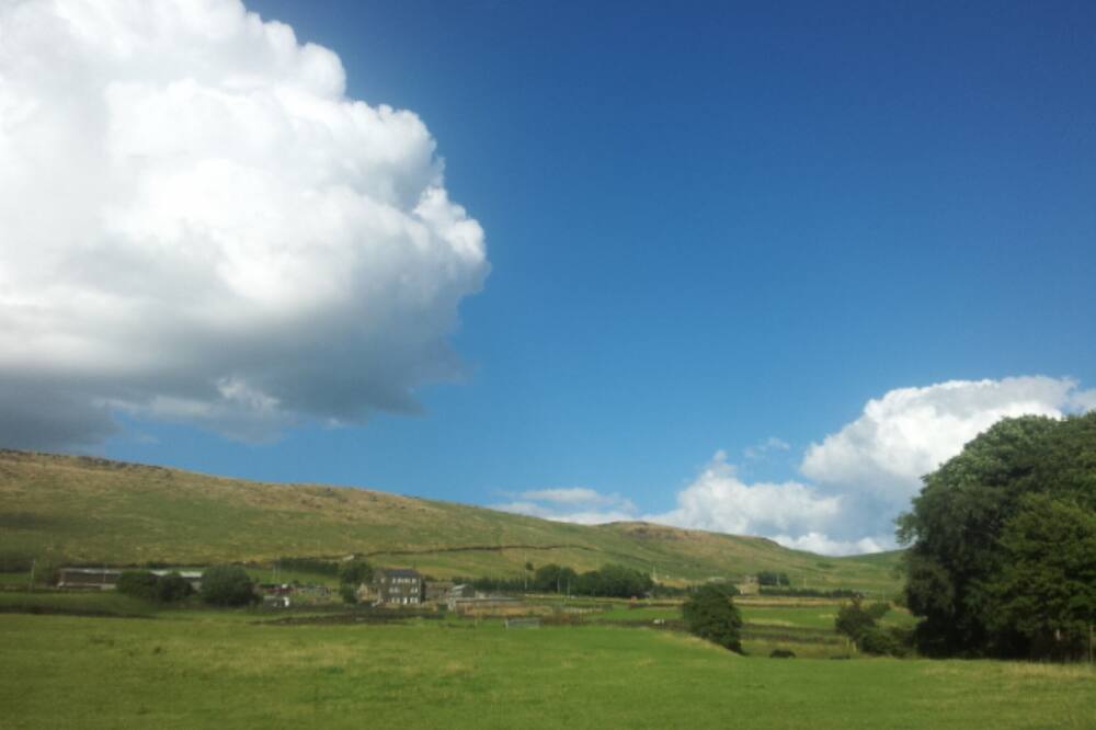 Idyllic rural location in Diggle, Saddleworth. 2 Bed.