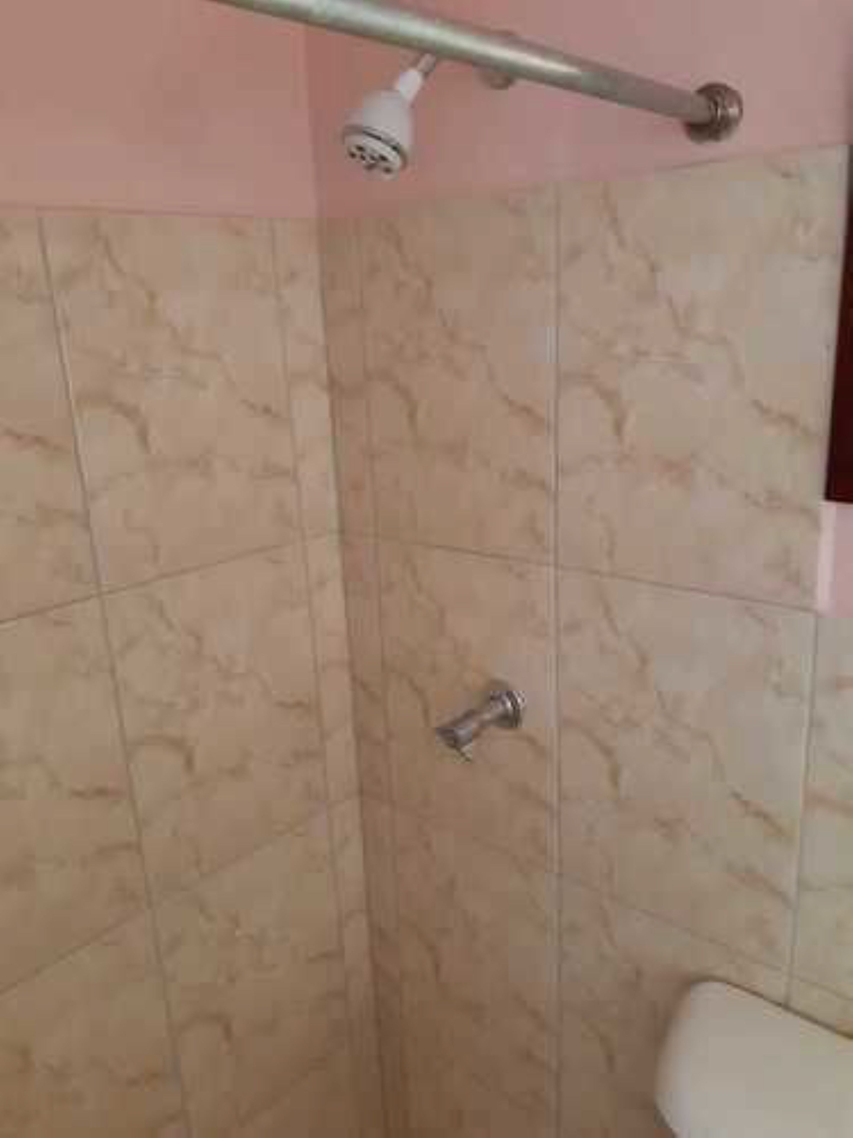 Chambre, 1 lit double, non-fumeurs | Douche de la salle de bain