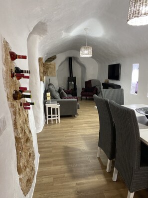 Smart TV, fireplace, video game console, ping pong - "Experience the Ultimate Cave Living (Benamaurel)