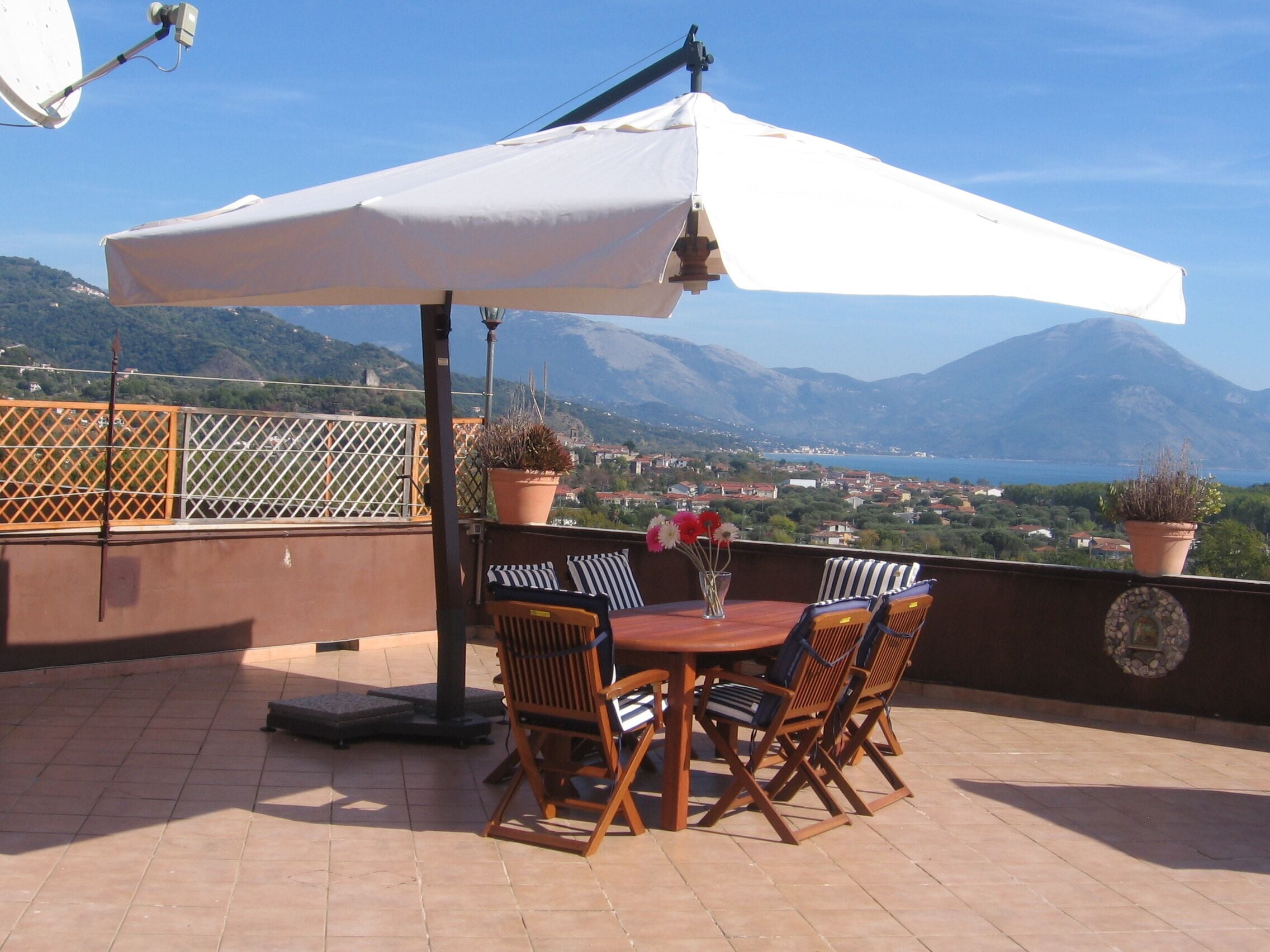 three-room apartment of 70 sqm with terrace of 70 sqm