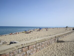 On the beach - For Rent T2 - Leucate plage - 1er G - FRONT DE MER- (Leucate)