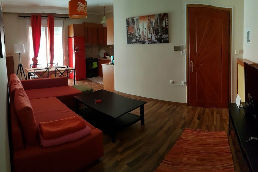 top floor apartment .In one of the most famous street of Komotini leoforos Iroon