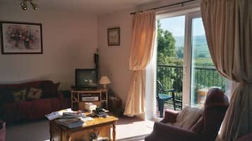 Smart-TV, Kamin, Musikbibliothek, Stereoanlage