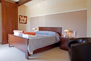 3 bedrooms, in-room safe, iron/ironing board, free WiFi